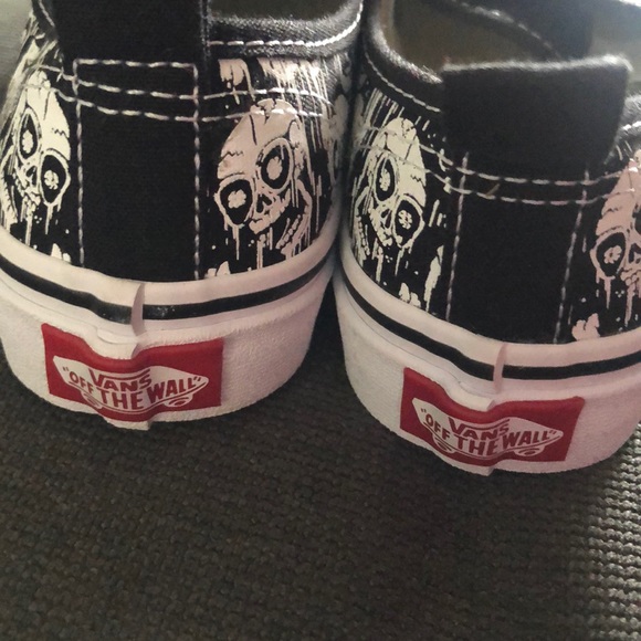 Vans - Picture 3 of 4